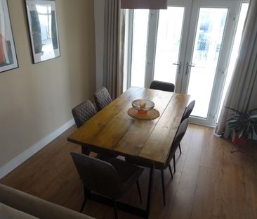 3 bedroom House To Let Total Size: 958 SQ FT - Photo 2