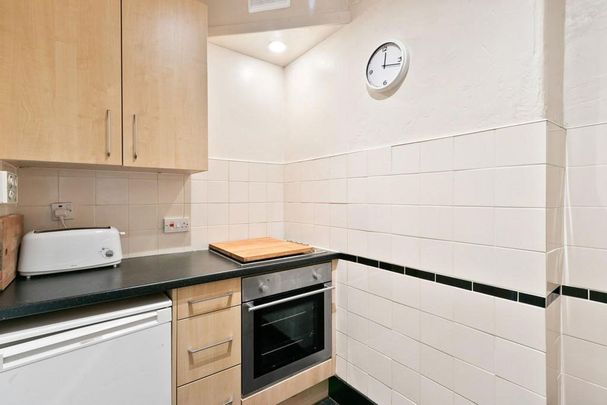 1 Bed Flat - Photo 1