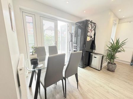 3 bedroom semi-detached house to rent - Photo 3