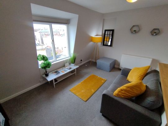 1 Bed Flat, The Mall, BS8 - Photo 1