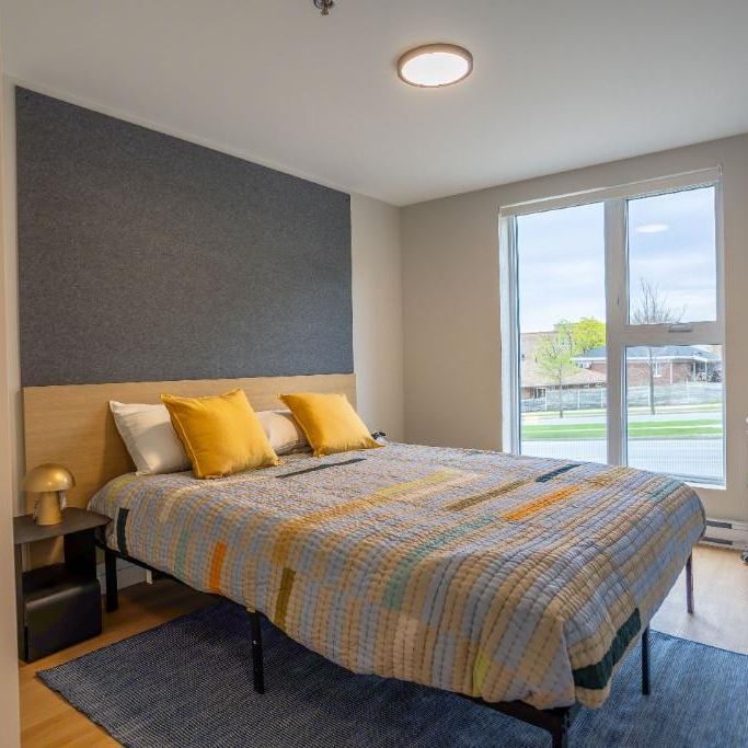 4 1/2 APPARTEMENT MEUBLÉ À LOUER - Photo 1