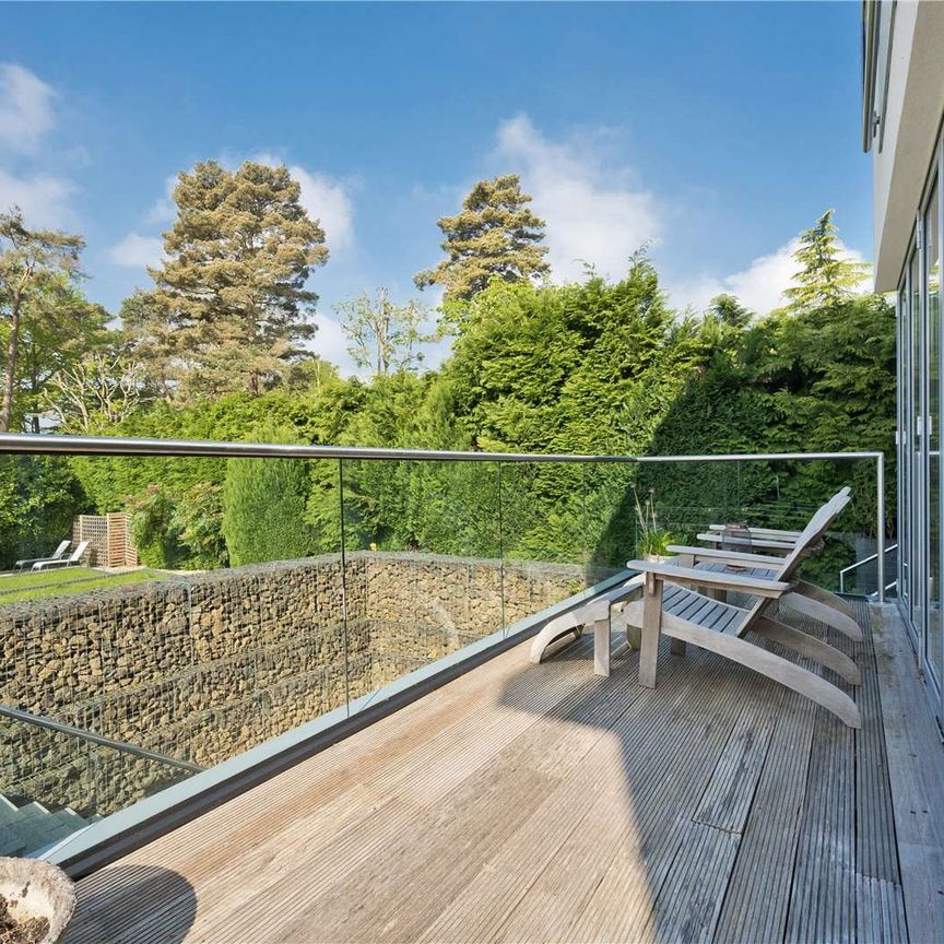 Stunning contemporary home within the world renowned Wentworth Estate. - Photo 1