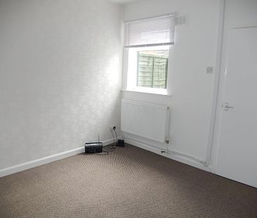 2 bedroom end of terrace house to rent - Photo 1