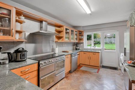 5 bedroom detached house to rent - Photo 2