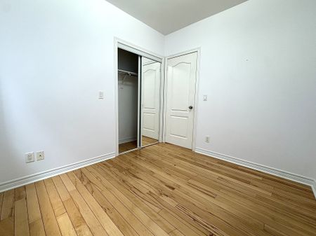 For Lease - 2417 Dundas Street Unit# 4, Toronto, Ontario - Photo 2