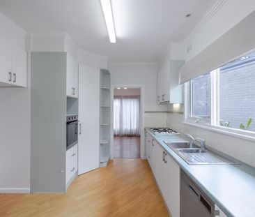 35 Voumard Street, Oakleigh South VIC 3167 - House For Rent | Domain - Photo 3