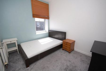 3 bedroom flat to rent - Photo 4