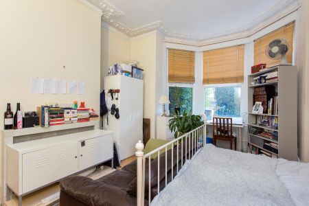 🏡 Large Victorian House - All Bills Included - Lounge & Garden! 🏡 - Photo 3