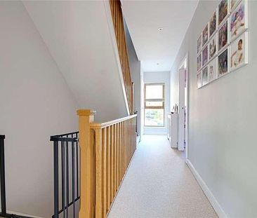 Ebony Crescent, Barnet, EN4 - Photo 1