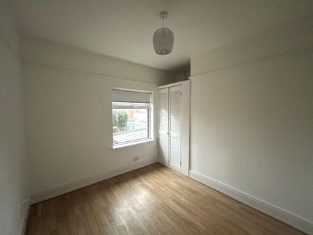 31 Holland Crescent, Belfast, BT5 6EF - Photo 4