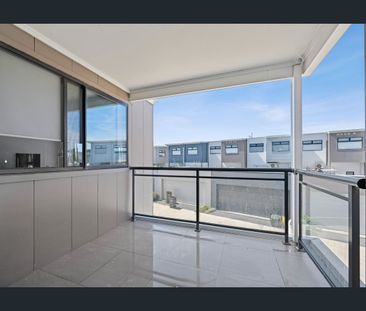 Stylish 1-Bedroom Residence in the Heart of Oran Park - Photo 4