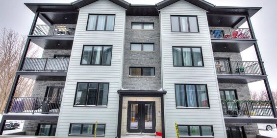 Appartement Saint-Zotique À Louer - Photo 3