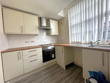 2 bedroom Flat To Let - Photo 4