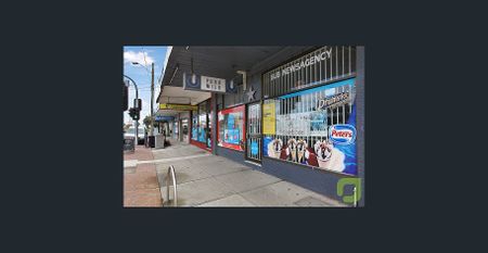 Fabulously located 2 bedroom apartment - Photo 2