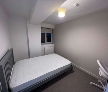 Church Road Flat 2: Room 1 - Photo 4