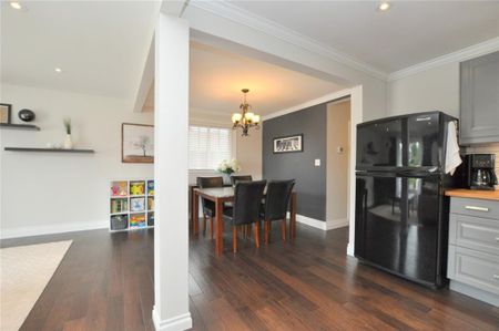 Spacious 3 Bedroom Apartment in Hamilton!! - Photo 2