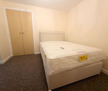 a Brook Lane, Sarisbury Green, Southampton - Photo 3