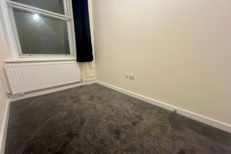 Bond Street - Photo 2