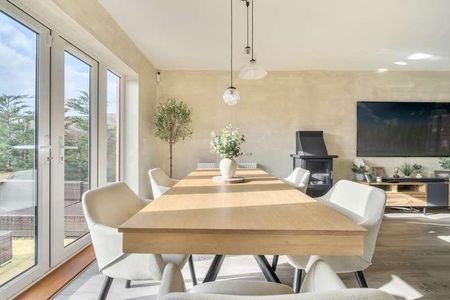 Shaw, Newbury, RG14 - Photo 5