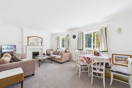 2 bedroom Flat in Dukes House, Windsor - Photo 2