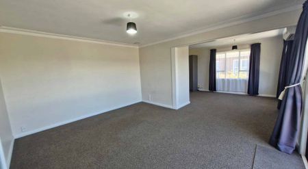 Tidy 1950’s Home - Photo 2