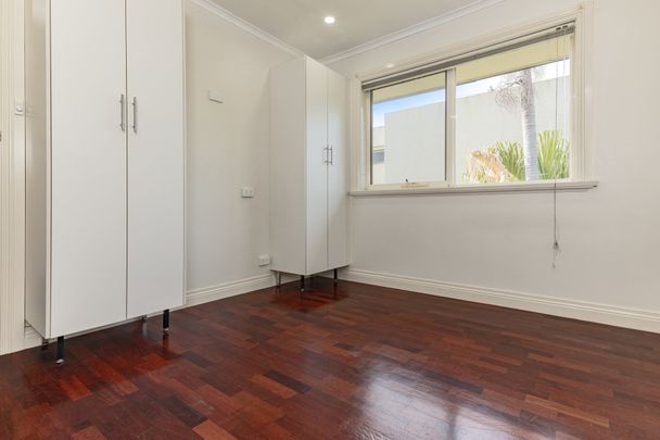 Stylish Secure Apartment in a Prime Lifestyle Location - Photo 1