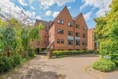 Copthorne Court, Station Road, Leatherhead, Surrey, KT22 - Photo 4