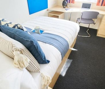 1 bedroom in a flat share to rent - Photo 1