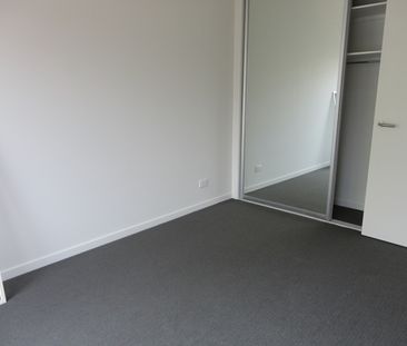Modern 2-bedroom double storey townhouse in great location. - Photo 2
