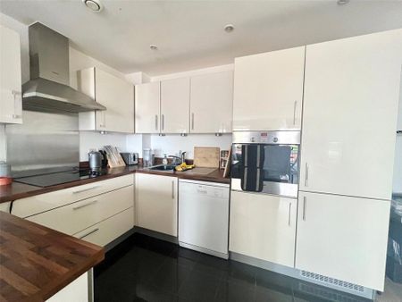 2 bedroom flat to rent - Photo 4