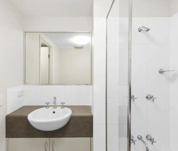 Unfurnished apartment close to the CBD. - Photo 2