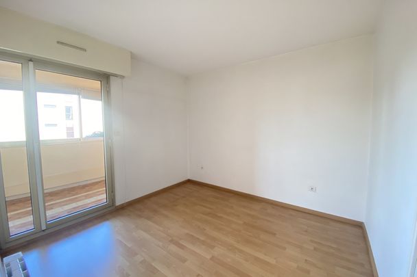 Appartement type 3 pièces loué vide avec garage et cave dans - Photo 1