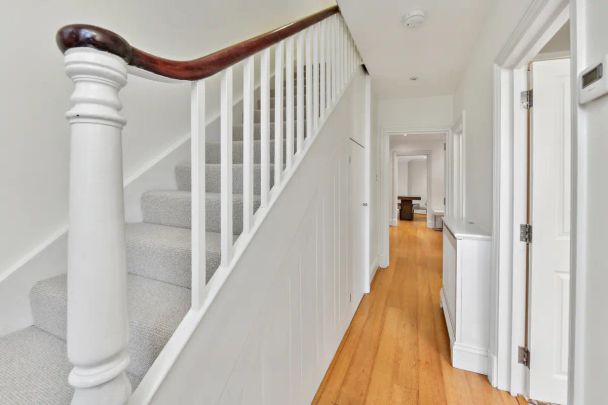 2 bedroom maisonette in Knightsbridge - Photo 1