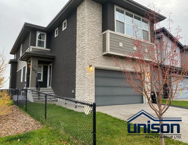 Unison Scenic 4-Bedroom Home in Walden — 4 Bedrooms House - Photo 1