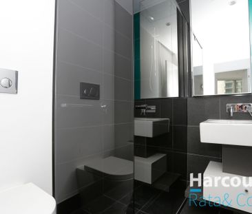 Stunning Like New Apartment! - Photo 6