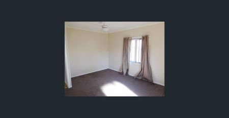 Charming Residence at 9 Swallow Street, Dalby - Photo 5