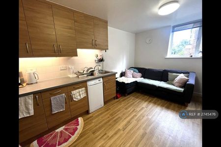 4 bedroom flat to rent - Photo 5