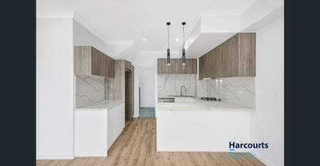 Spectacular 3-Bedroom Townhouse in Girraween! - Photo 5