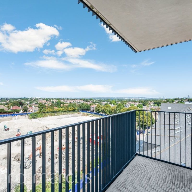 Sutton Court Road, Sutton - Photo 1