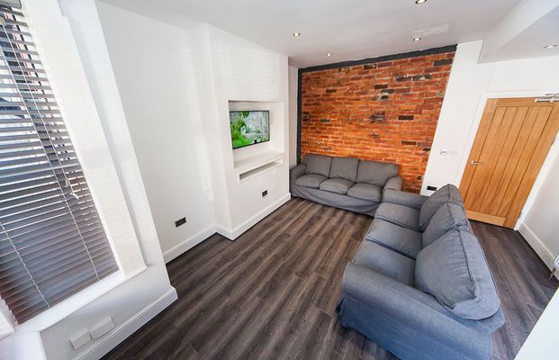 Burchett Grove, Woodhouse, Leeds, LS6 2JA - Photo 1