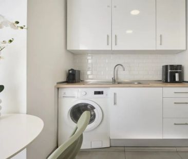 Room in a shared 6-bedroom apartment for rent in Lisbon, perfect for professionals and students - Photo 3