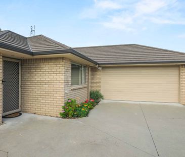 Three Bedroom Brick Home - Photo 4