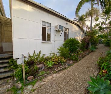 Wake up to the Waves and the Sunrise! Cottage for Rent! - Photo 3