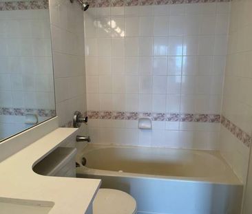 Renovated 1 bedroom on 7th floor - 3 mintues to Joyce skytrain station - Photo 3