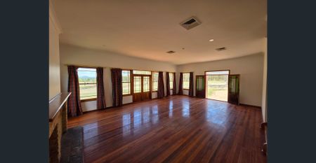 Breathtaking Valley Views – Peaceful Family Living - Photo 3