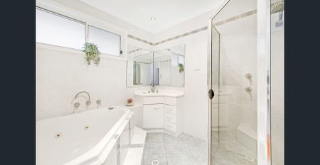 Well kept & spacious 4 bedroom home - Photo 3