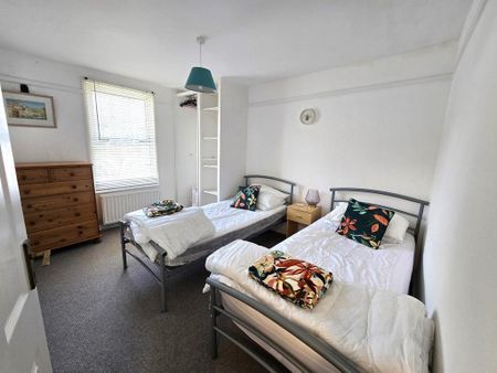 2 bedroom end of terrace house to rent - Photo 4