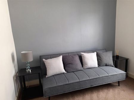 4 bedroom terraced house to rent - Photo 3