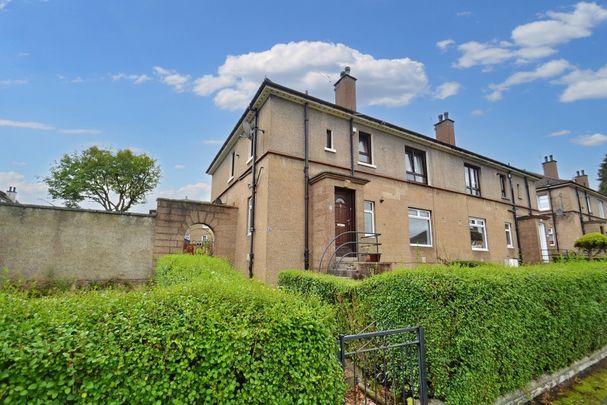 3 bed flat to rent in Colinslie Road, Glasgow, G53 - Photo 1