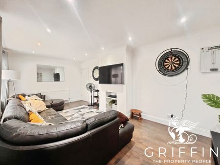 Chafford Way, Stifford Clays, Grays, RM16 - Photo 3